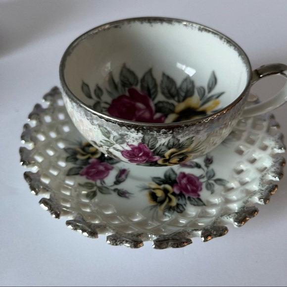 Vintage Teacup and saucer floral print - Picture 16 of 16